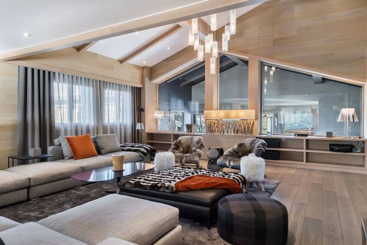 Large Alpine Home With Jacuzzi Comfort photo 4