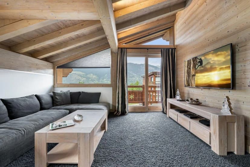 Relaxing Mountain Chalet With Elegant Features