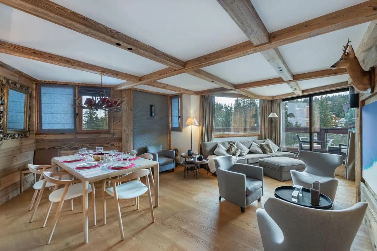 Sunlit Alpine Stay With Mountain Ambiance photo 3