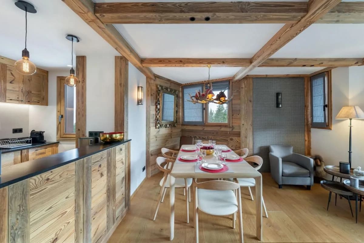 Sunlit Alpine Stay With Mountain Ambiance photo 4