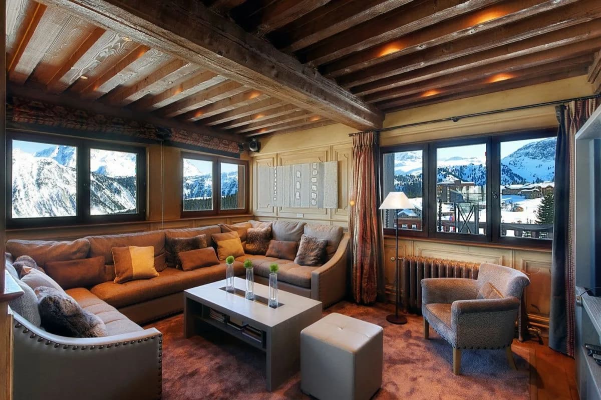 South-Facing Alpine Haven with Fireplace photo 2