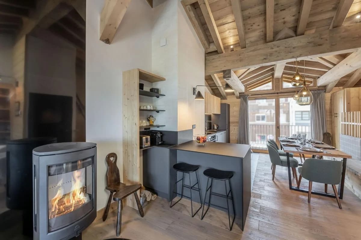 Multi-Level Alpine Retreat With Ski Room photo 2