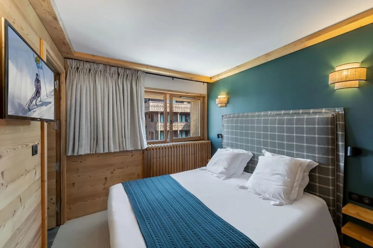 Multi-Level Alpine Retreat With Ski Room photo 3