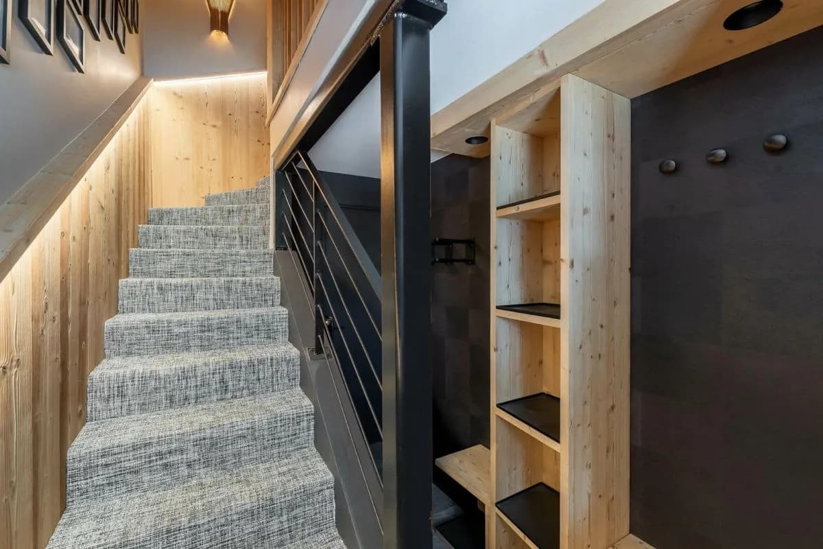 Multi-Level Alpine Retreat With Ski Room photo 5