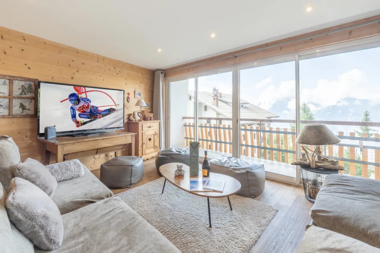 Serene Ski Apartment With Mountain Ambience photo 3
