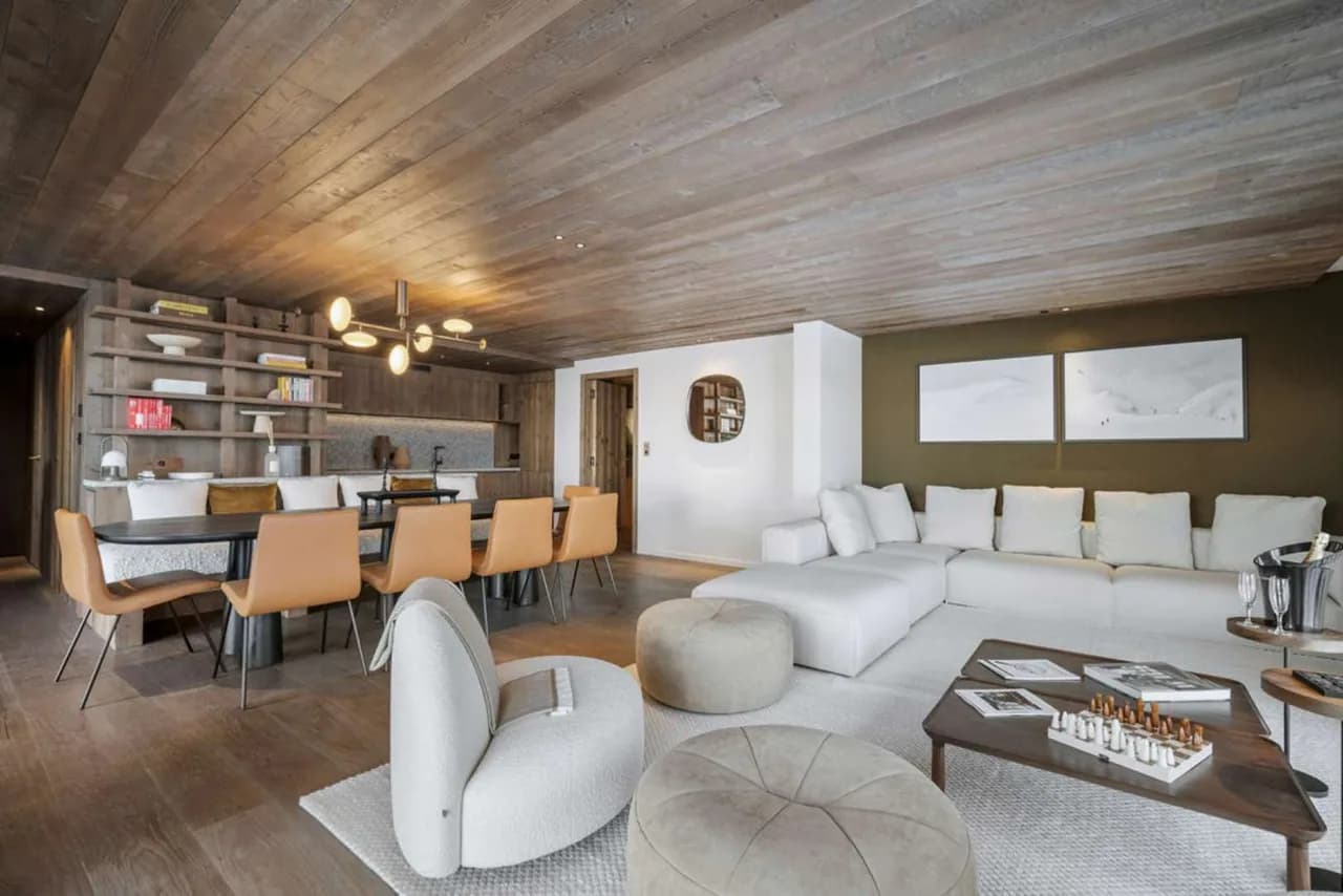 Refined Slope-Side Stay With Private Terrace