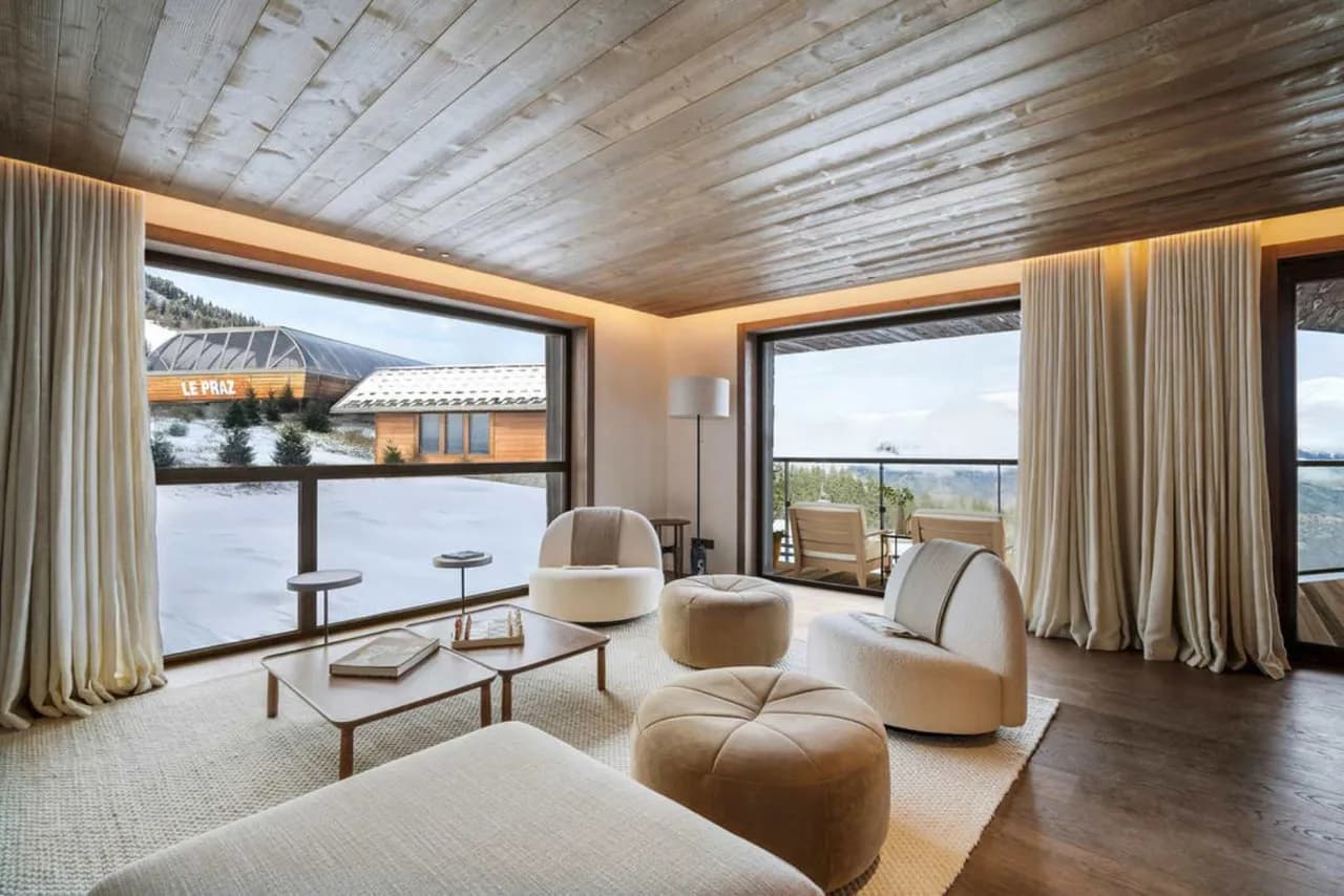 Refined Slope-Side Stay With Private Terrace photo 2