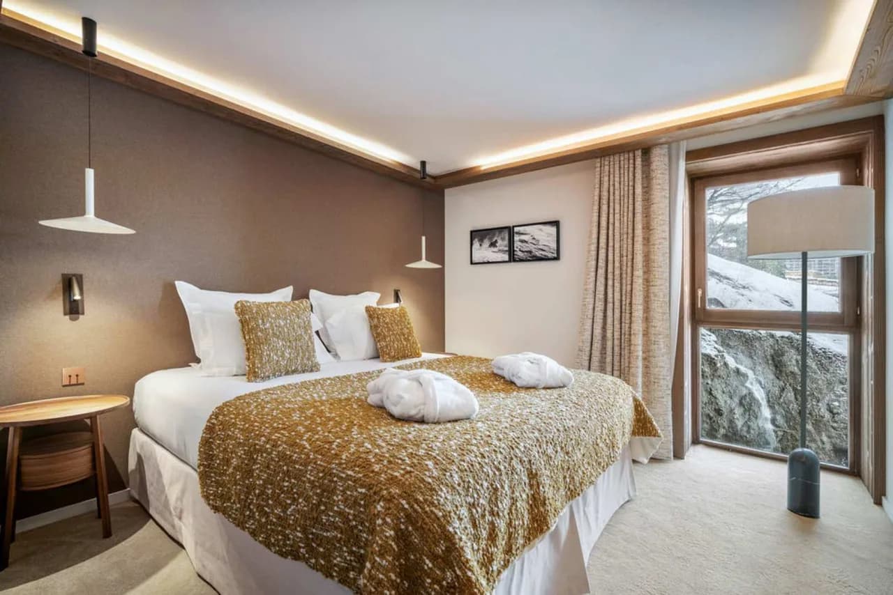 Refined Slope-Side Stay With Private Terrace photo 3
