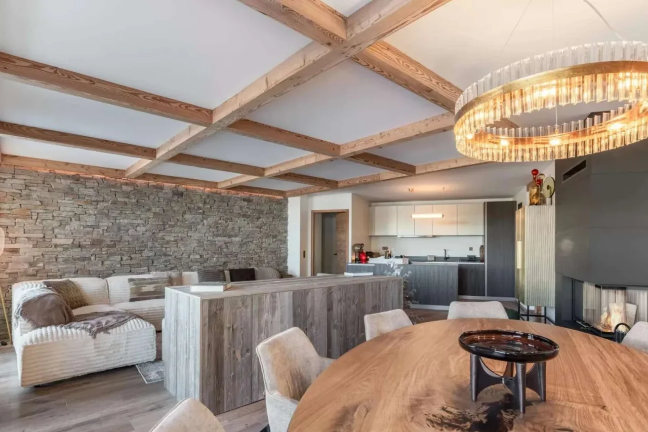Contemporary Courchevel Escape With Jacuzzi Access photo 2
