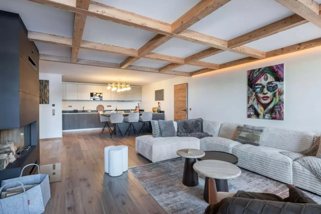 Stylish Slopefront Apartment With Wellness Areas photo 2