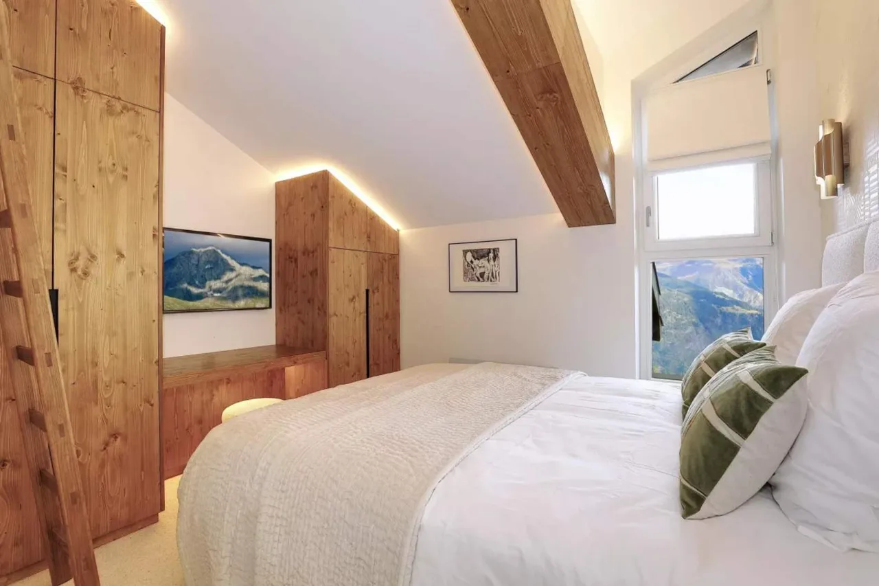 Warm Courchevel Escape With Ski Convenience photo 5