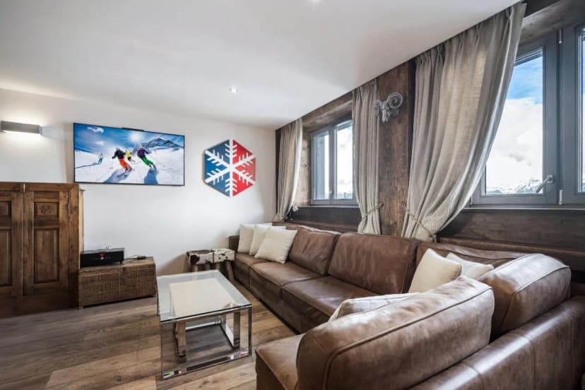 Ski-Accessible Home With Warm Mountain Charm
