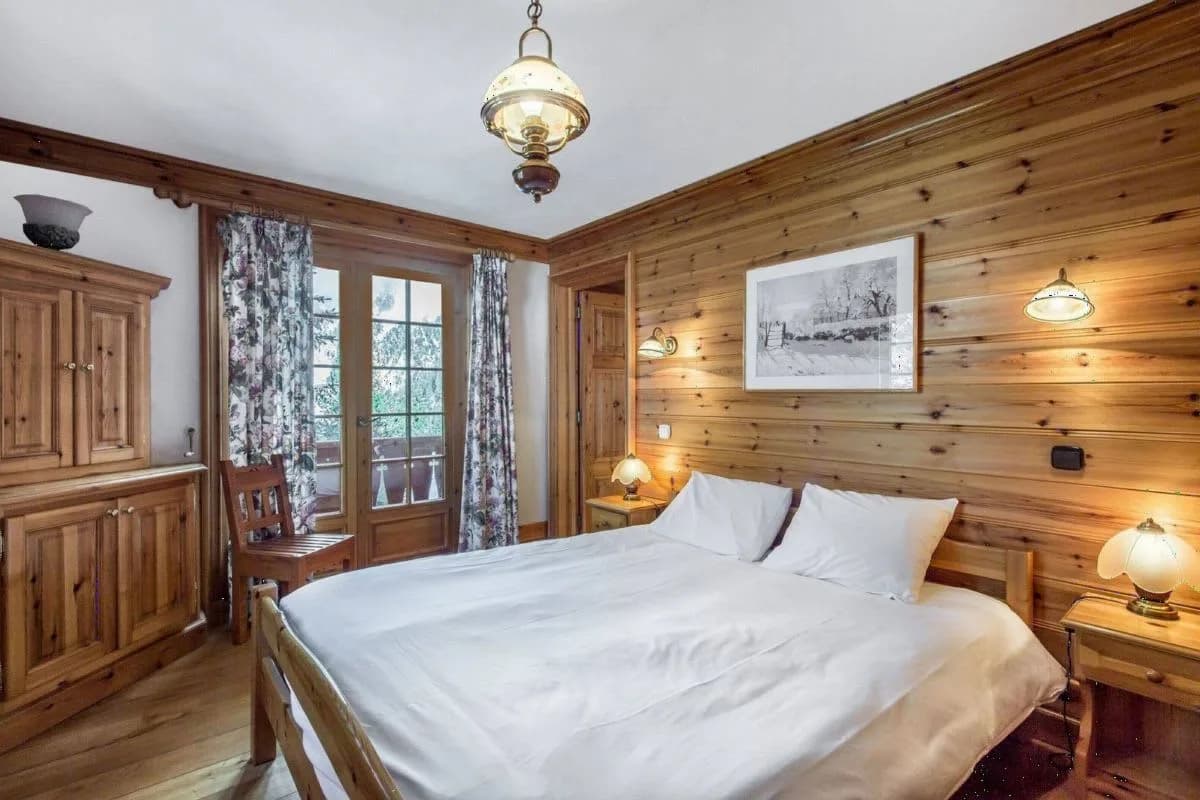 Stylish Courchevel Chalet With Mountain Atmosphere photo 3