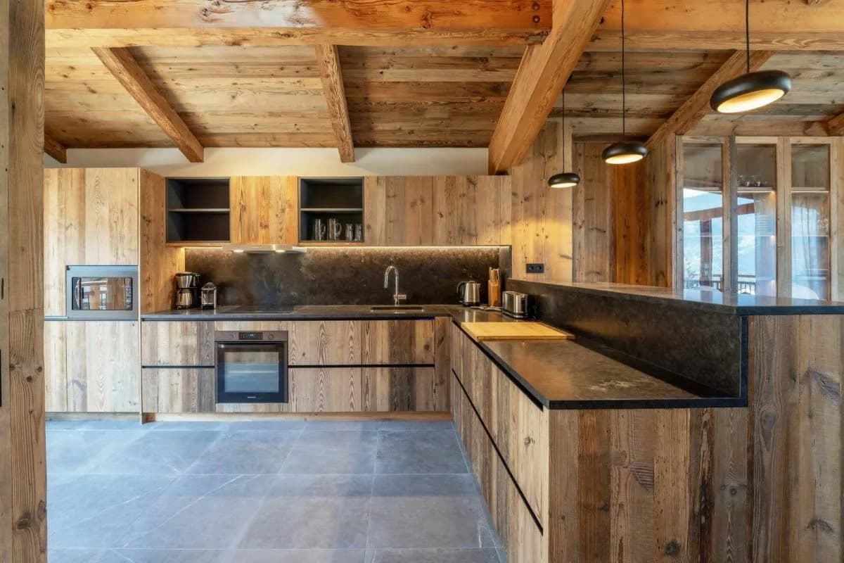 Exclusive Retreat With Four Bedrooms Plus photo 4