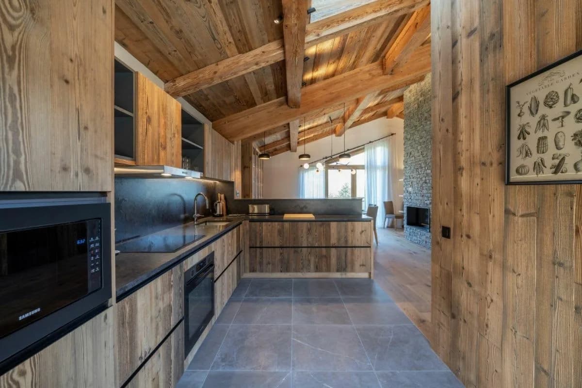 Exclusive Retreat With Four Bedrooms Plus photo 5
