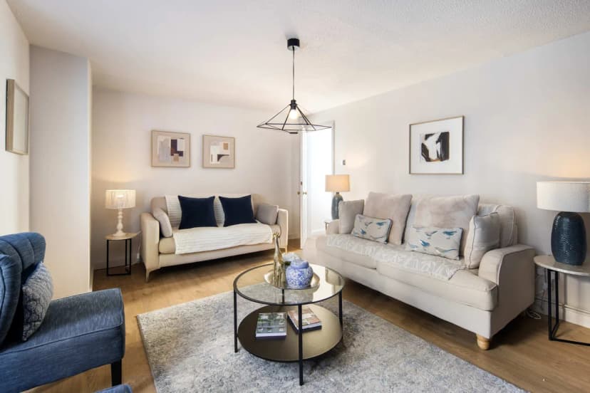 10 Mins Walk to The Oval | The Kennington Retreat