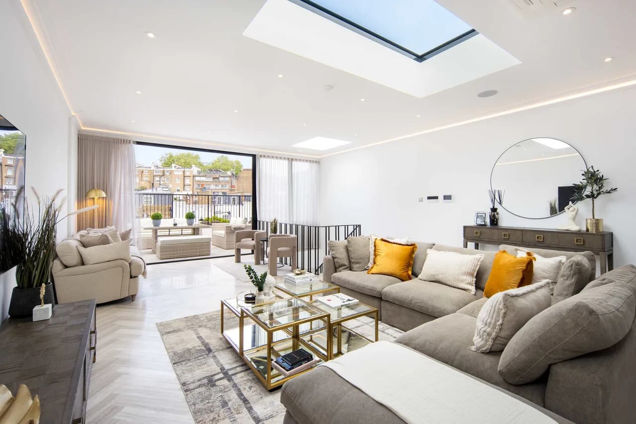 Elegant Duplex Steps from Luxury Shopping in South Kensington photo 2