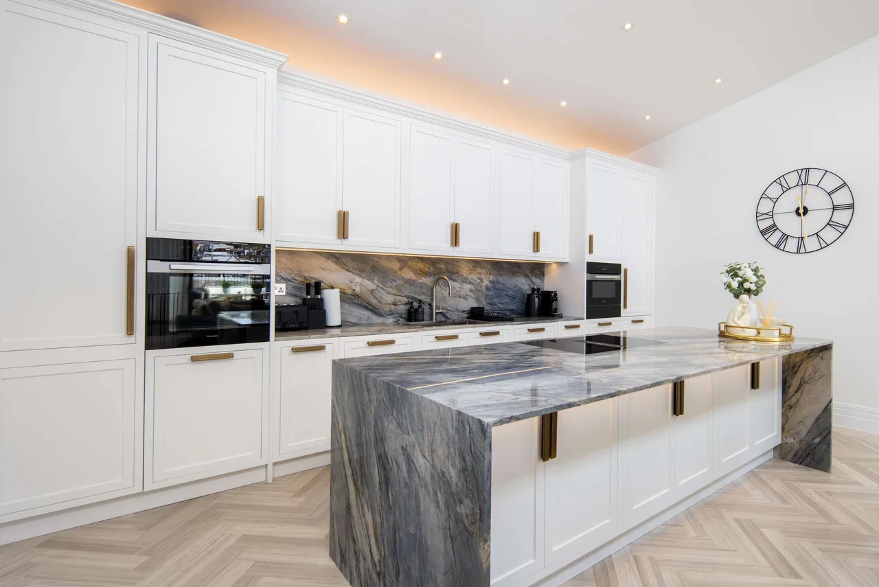 Elegant Duplex Steps from Luxury Shopping in South Kensington photo 3
