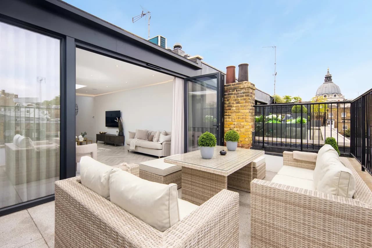 Elegant Duplex Steps from Luxury Shopping in South Kensington photo 4
