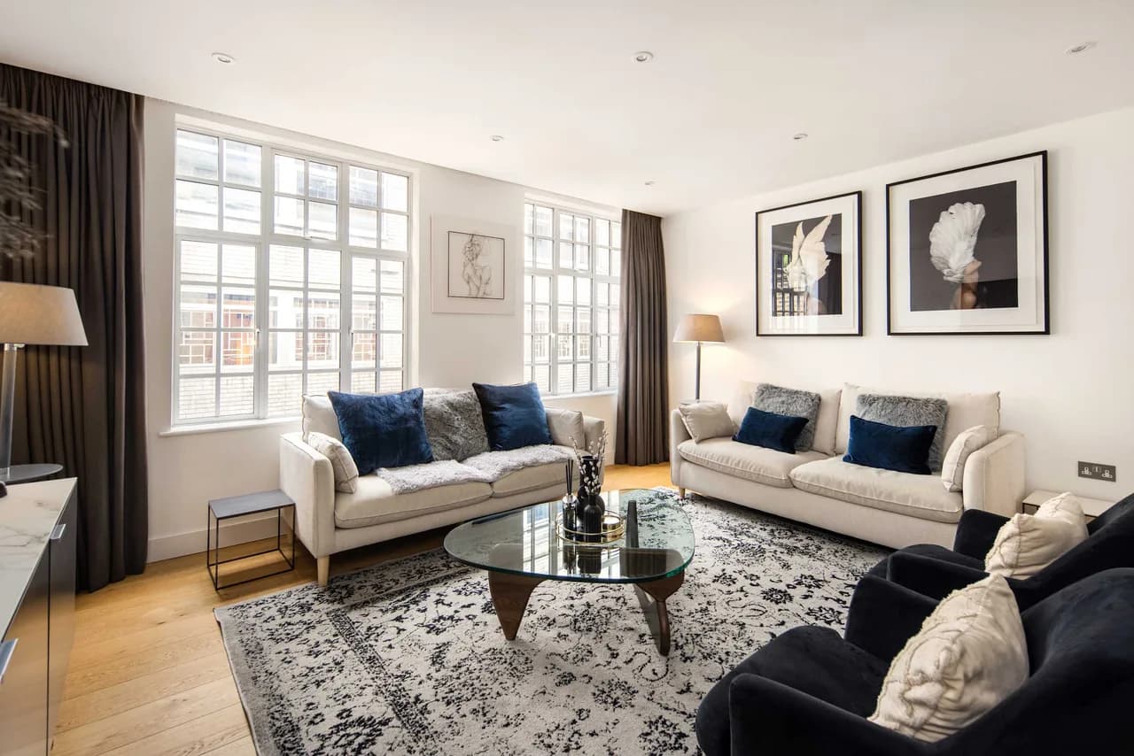 Elegant Townhouse Near Bond Street in London