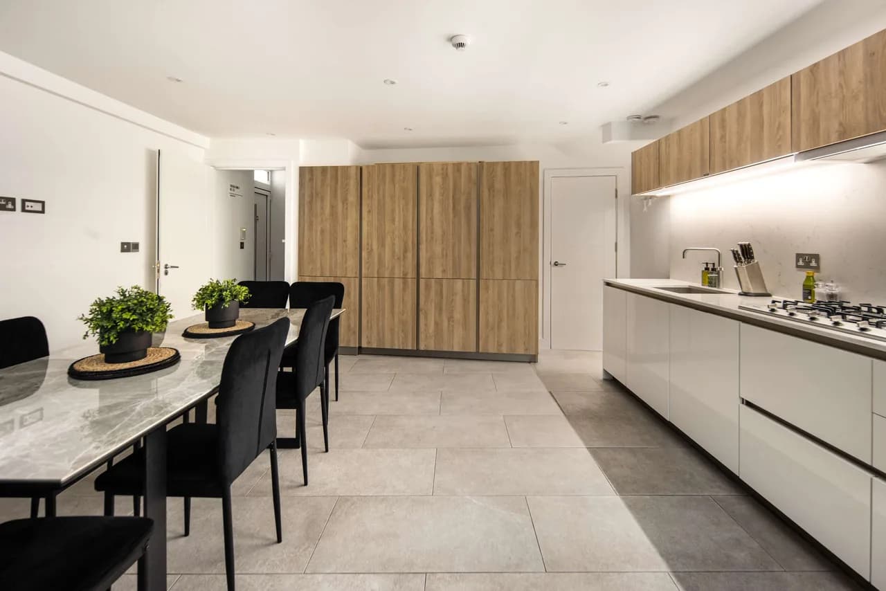 Elegant Townhouse Near Bond Street in London photo 2