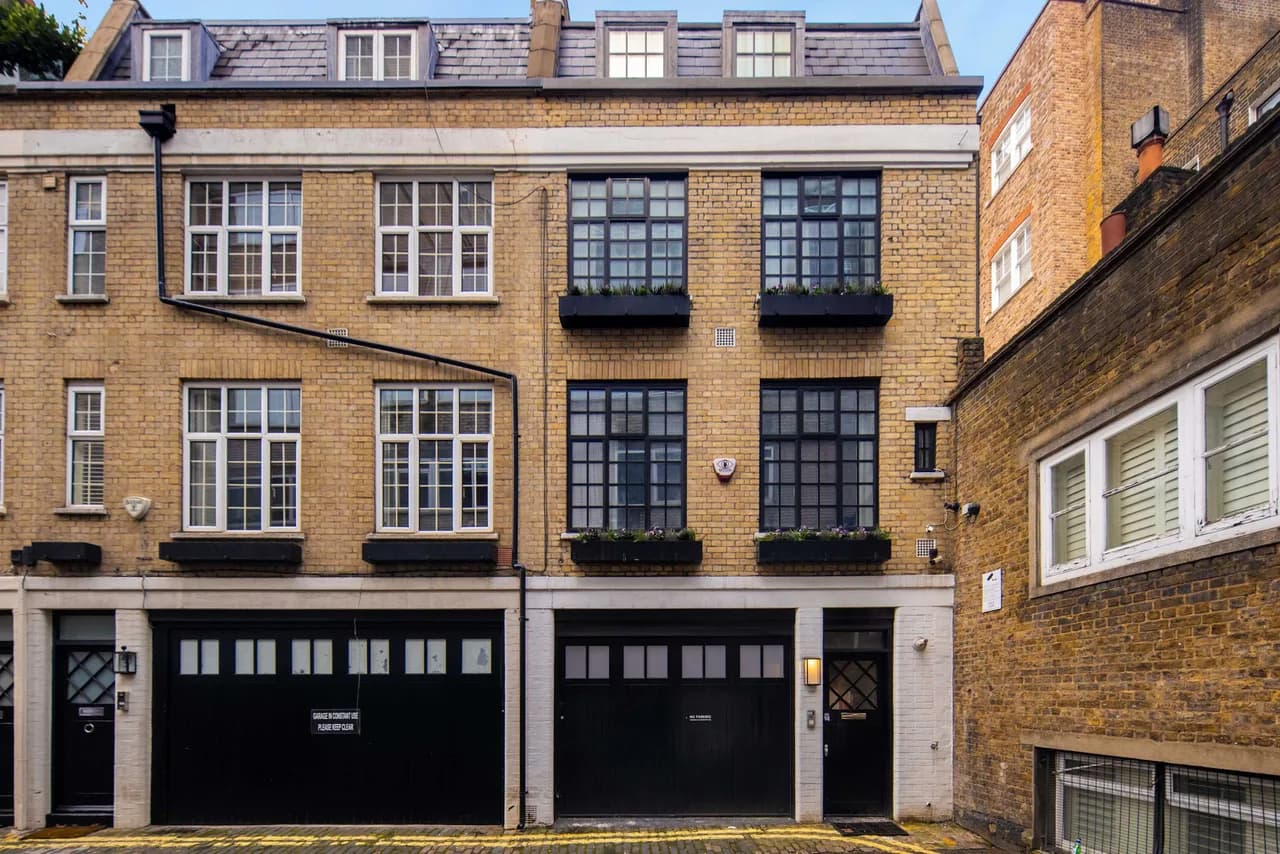 Elegant Townhouse Near Bond Street in London photo 3