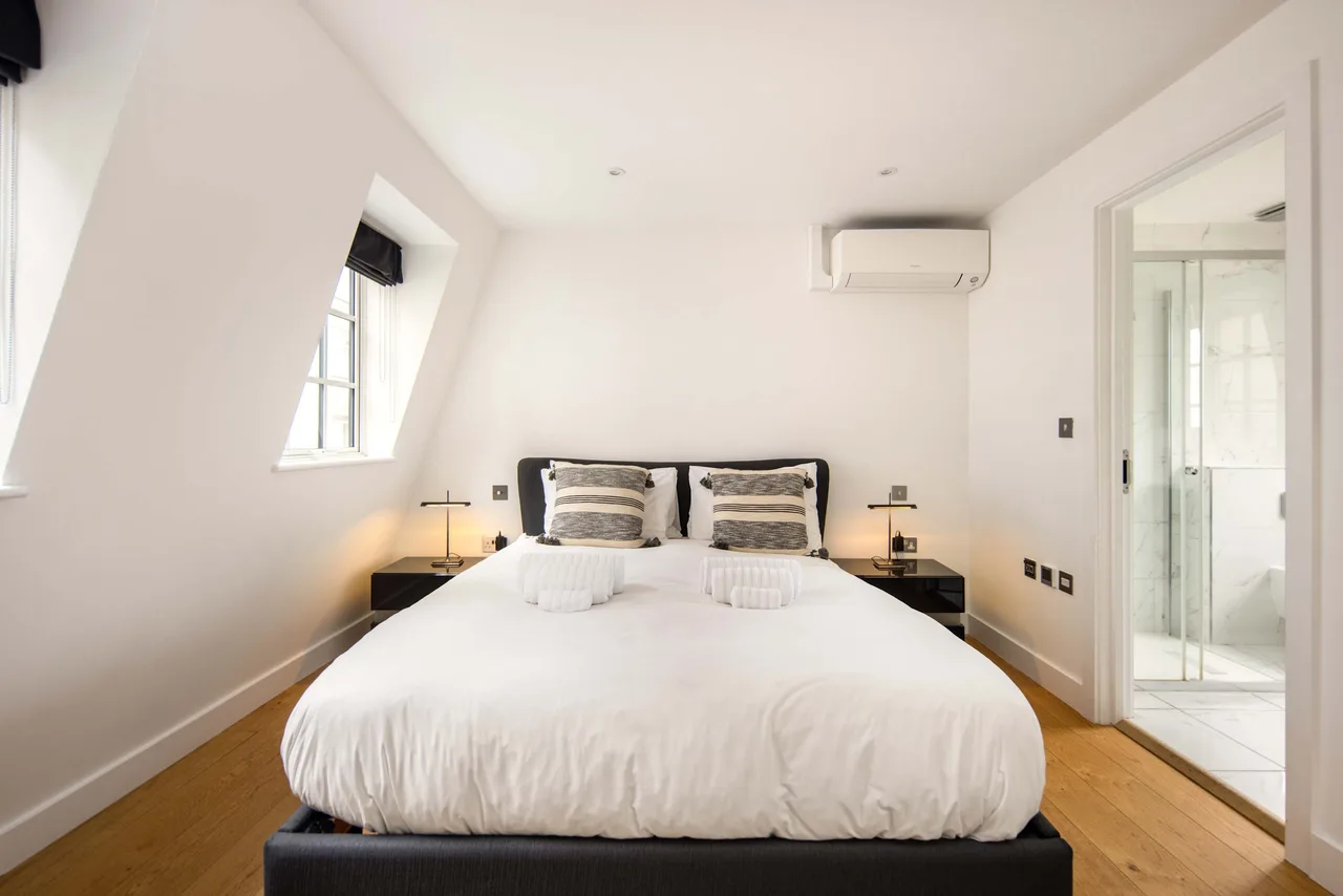 Elegant Townhouse Near Bond Street in London photo 4
