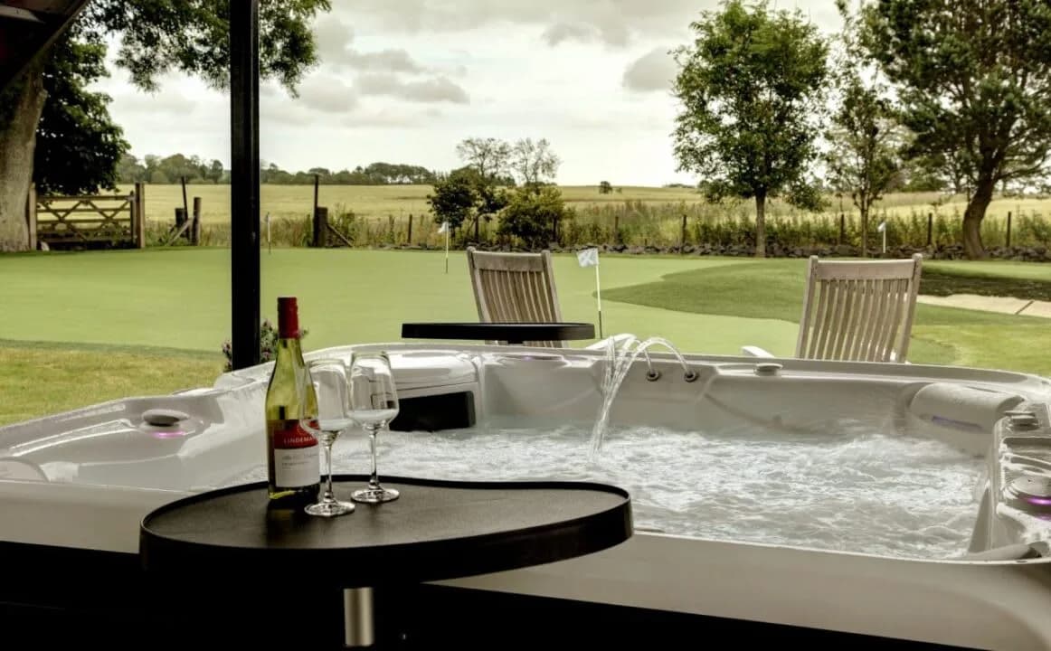 Stylish Countryside Escape With Hydro Spa photo 4