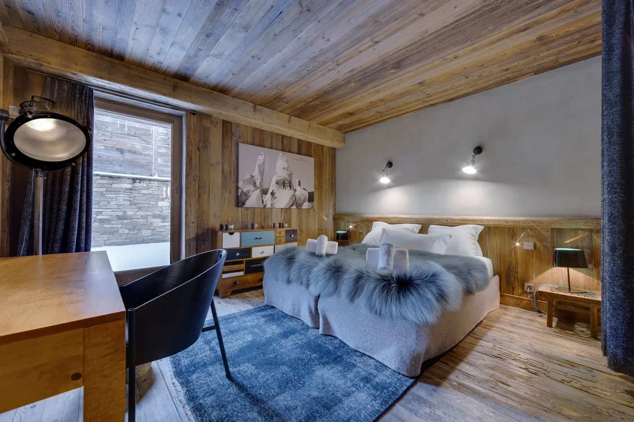 Modern Alpine Sanctuary With Indoor Pool photo 2