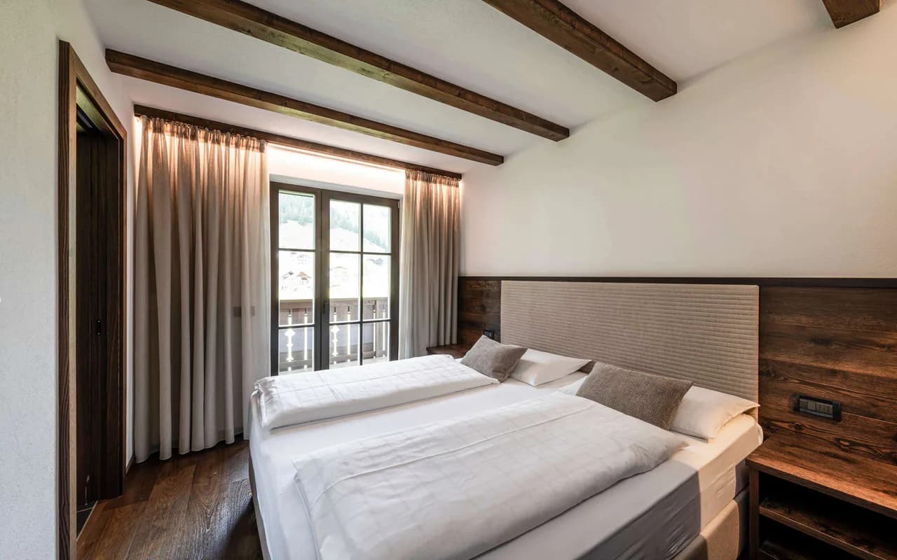 Modern Mountain Apartment With Elegant Features photo 3