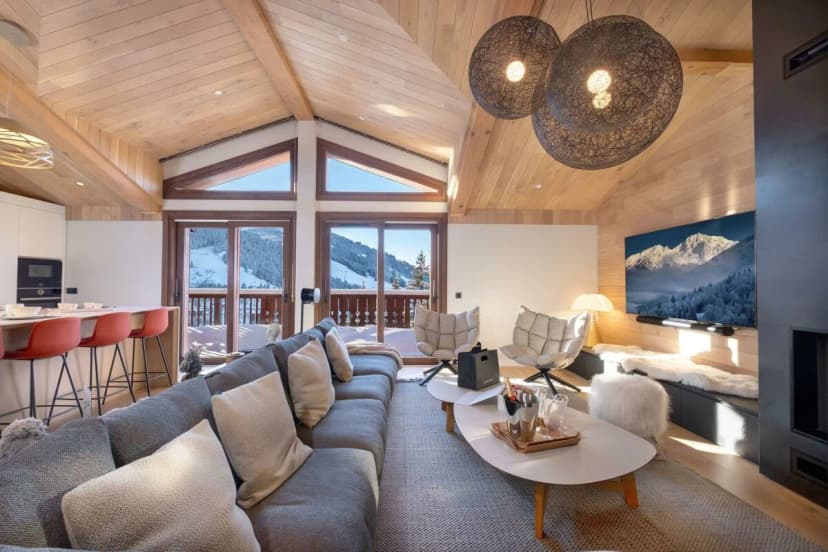 Luxury Stay With Panoramic Mountain Outlook