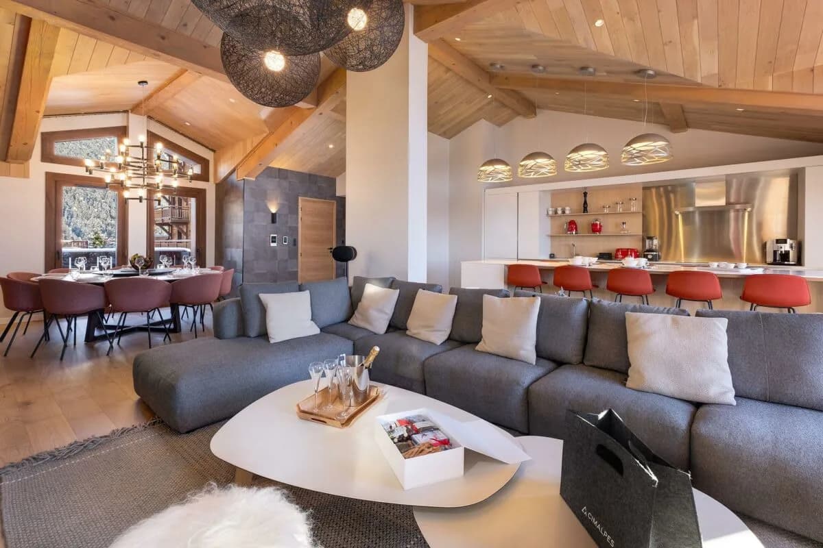 Luxury Stay With Panoramic Mountain Outlook photo 2