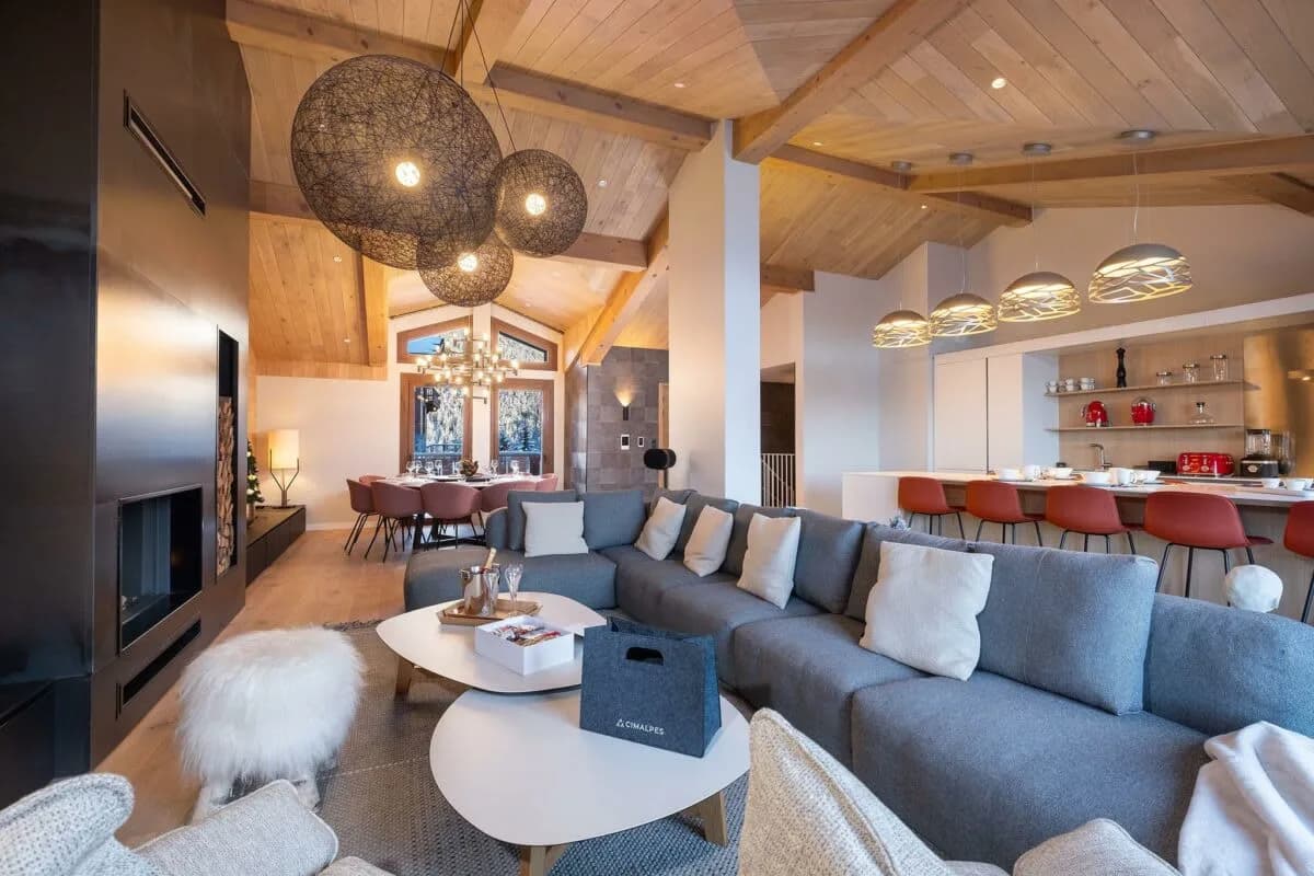 Luxury Stay With Panoramic Mountain Outlook photo 4