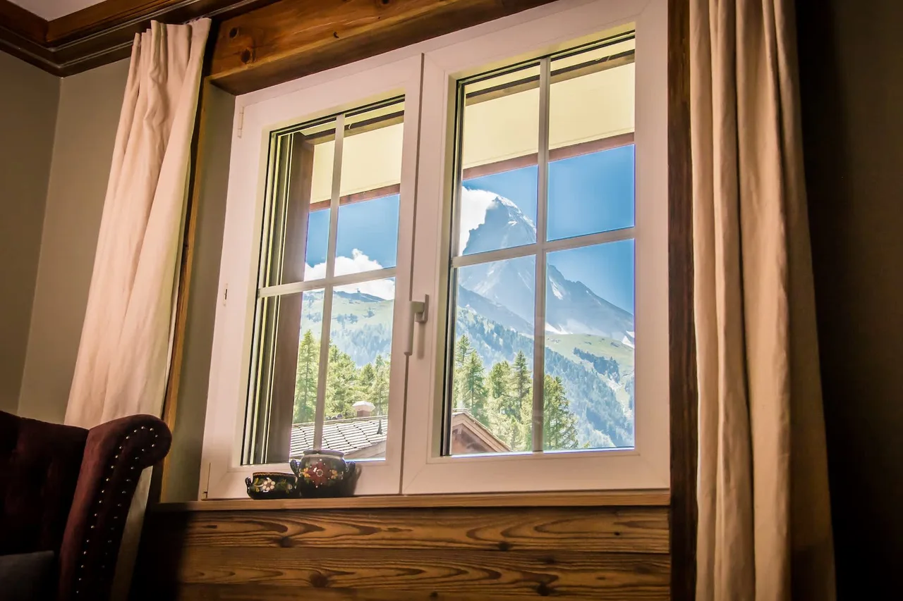 Stylish Mountain Hideaway With Cozy Charm photo 5