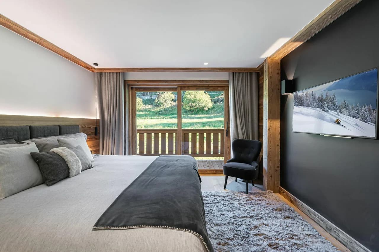 Contemporary Ski-in Chalet With Private Spa photo 3