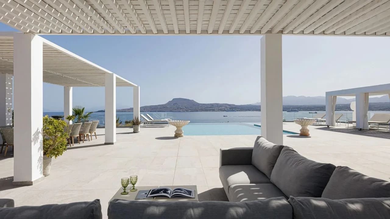 Seafront Luxury Escape With Infinity Pool photo 4