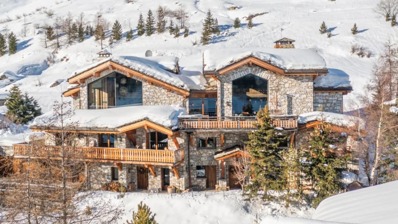 Spacious Luxury Chalet With Infinity Pools