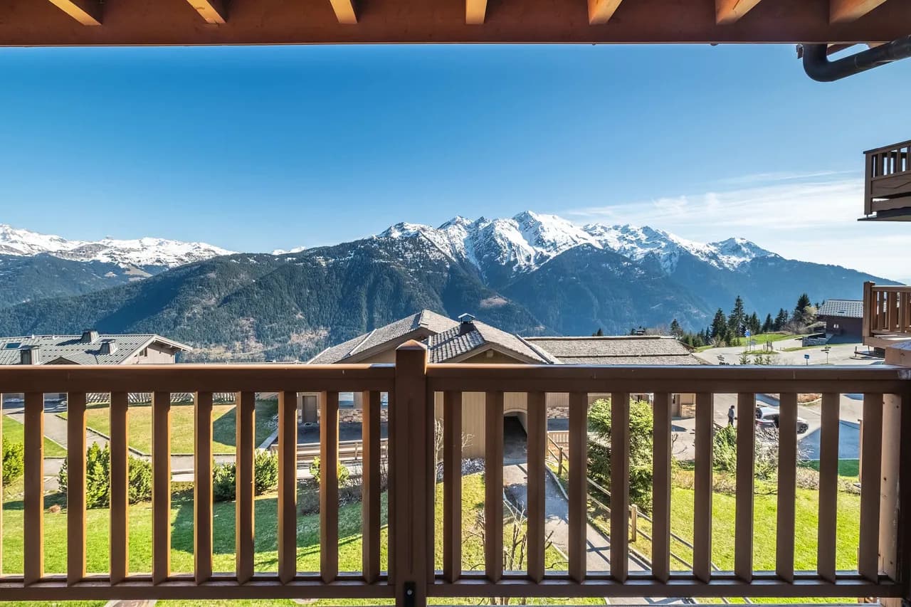 Elegant Mountain Apartment With Pool Access photo 4