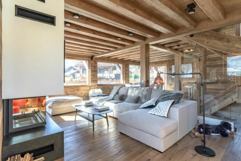 Light-Filled Chalet Offering True Mountain Comfort