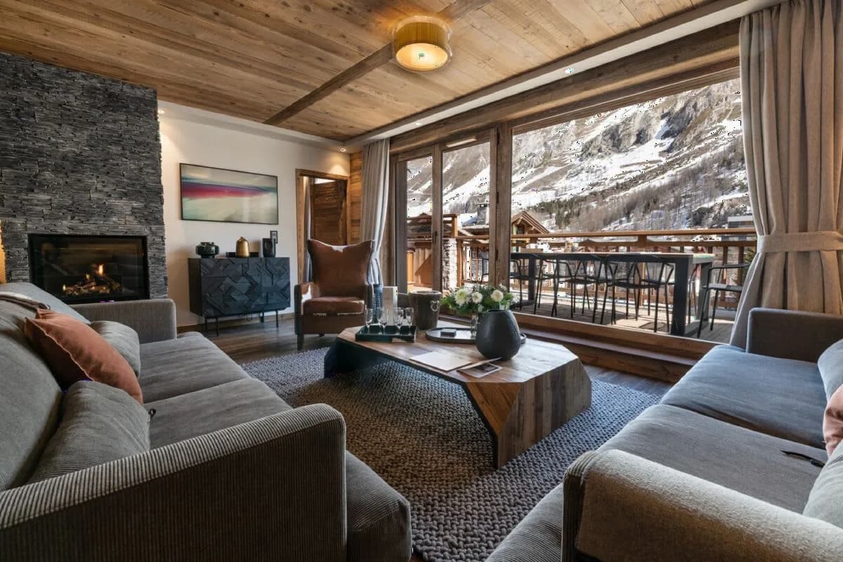 Sophisticated Alpine Apartment With Hot Tub