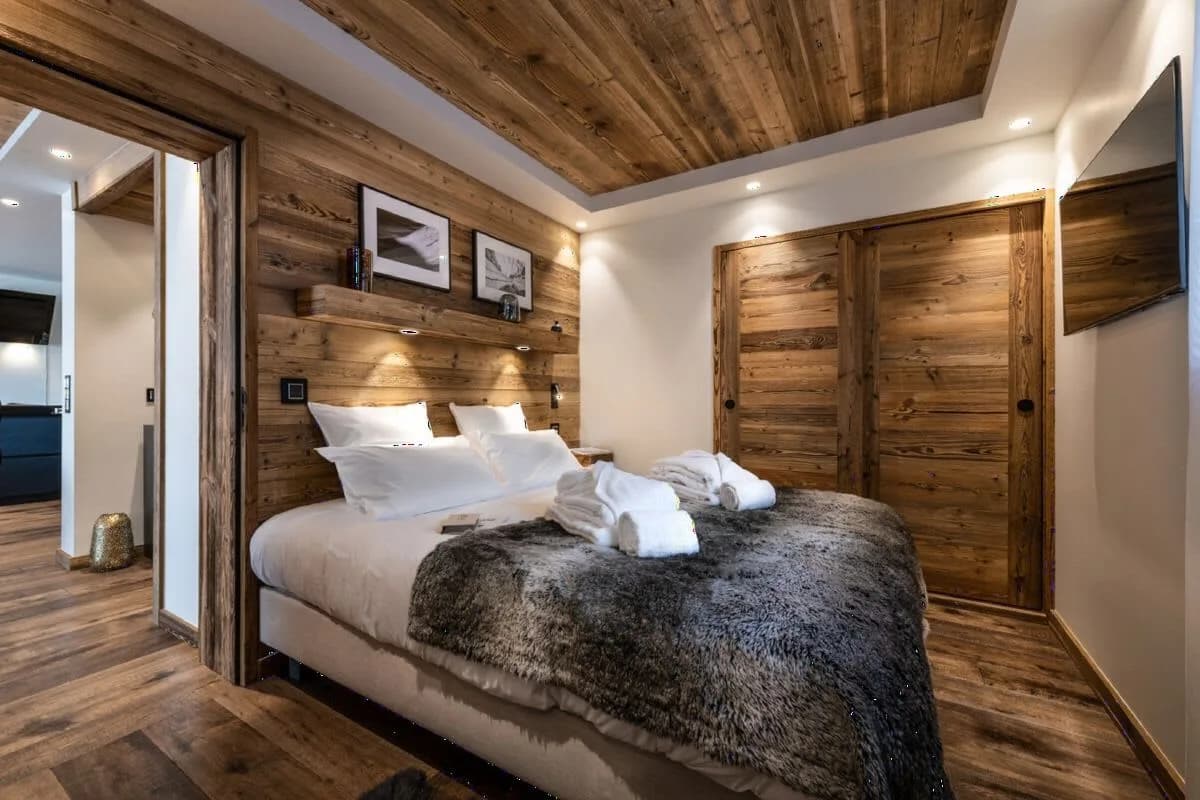 Sophisticated Alpine Apartment With Hot Tub photo 2