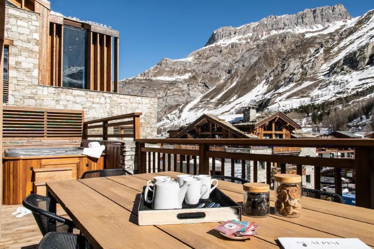 Sophisticated Alpine Apartment With Hot Tub photo 3