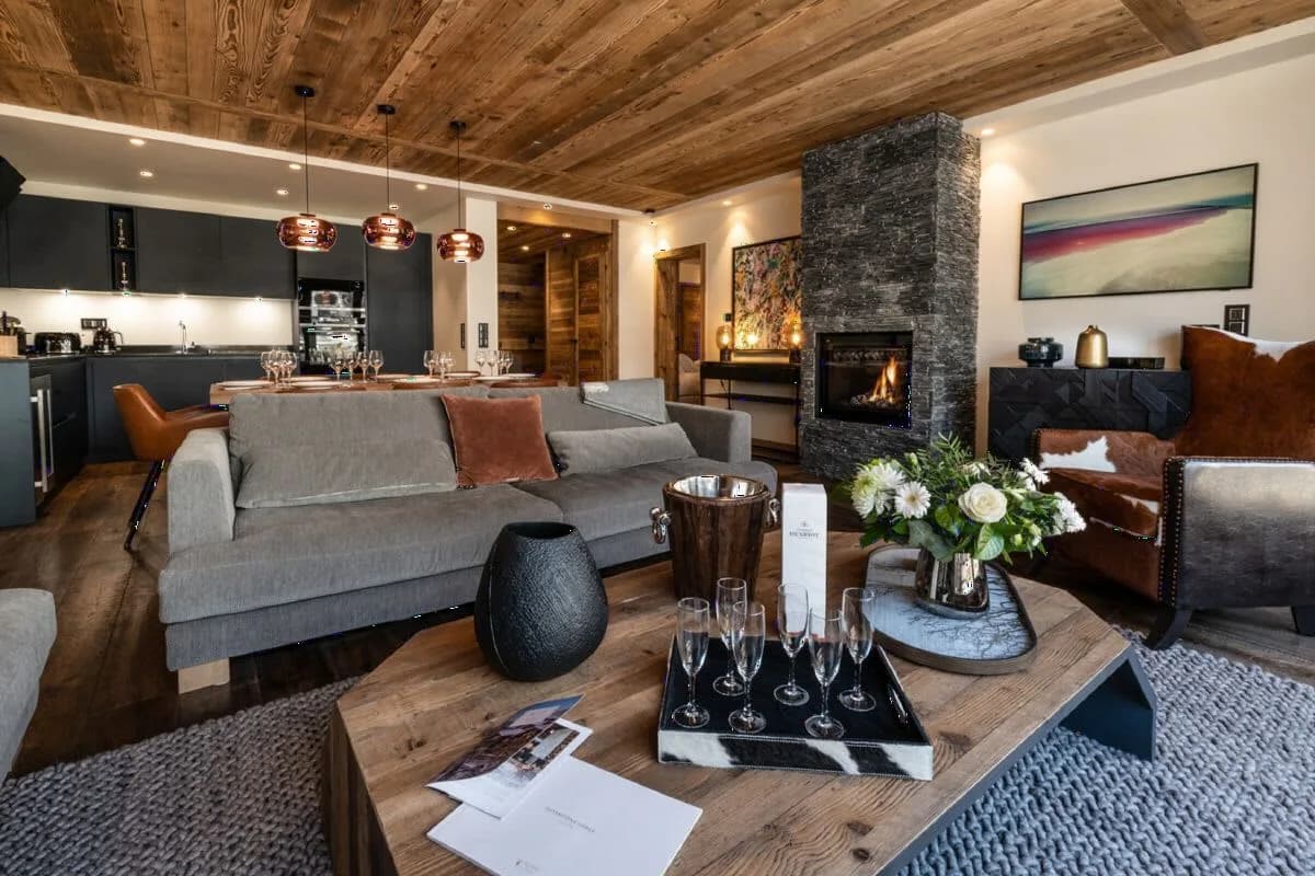 Sophisticated Alpine Apartment With Hot Tub photo 4