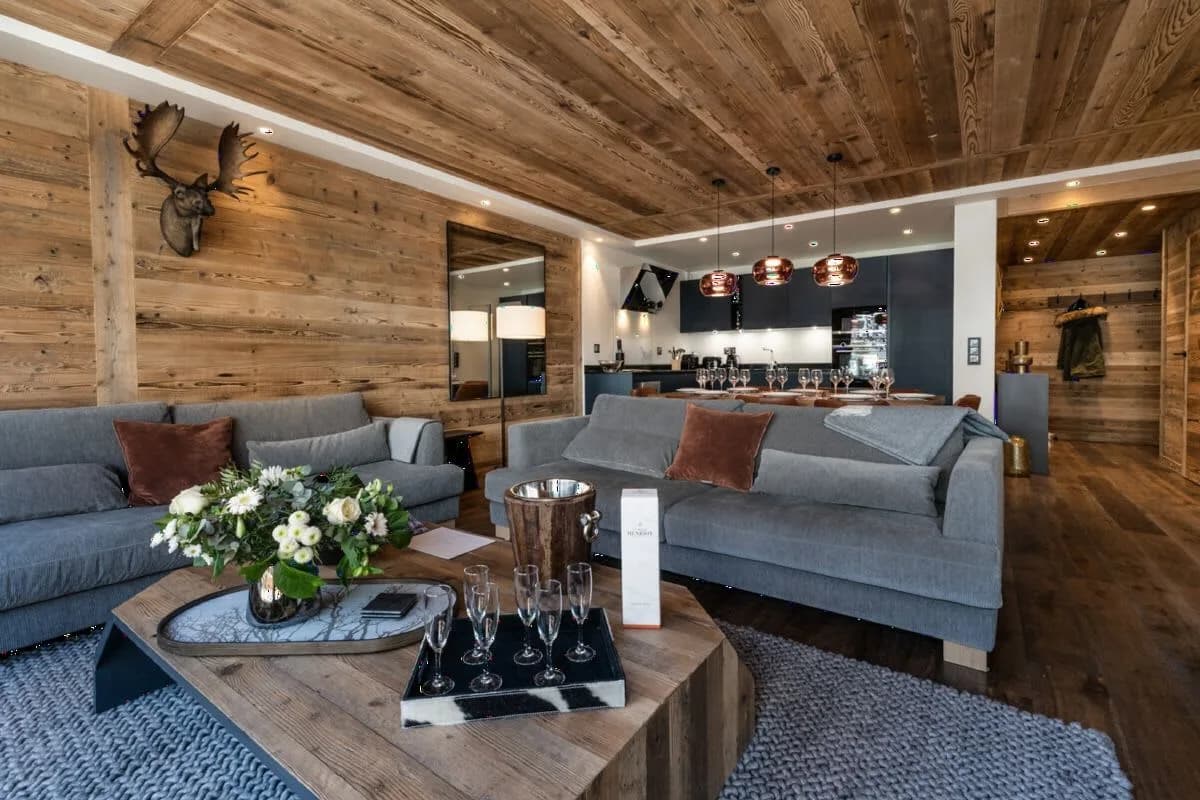 Sophisticated Alpine Apartment With Hot Tub photo 5