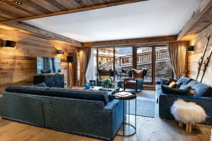 Mountain Getaway With Balconies and Views