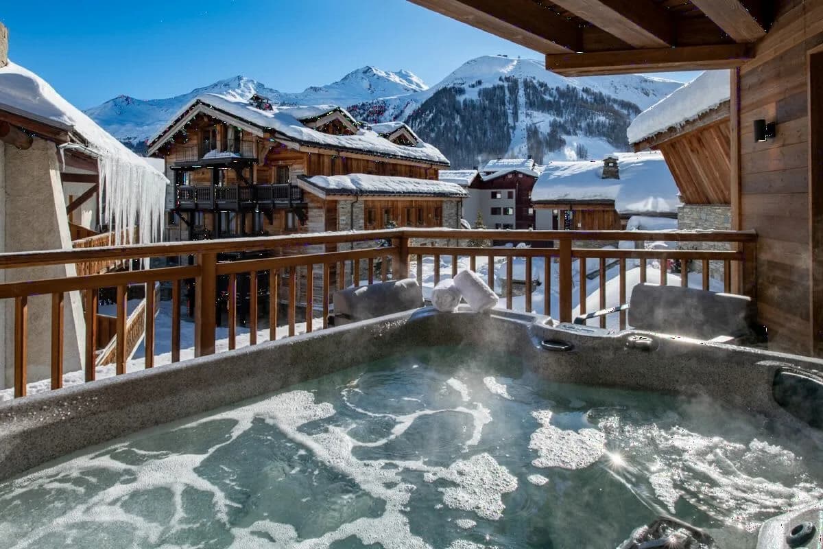 Elegant Mountain Apartment With Outdoor Hottub