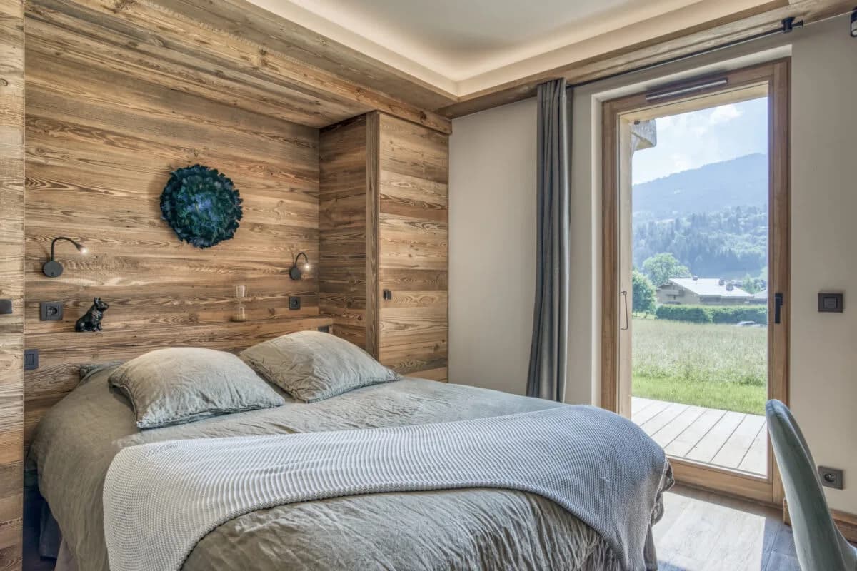 Classic Chalet with Slope Access photo 3