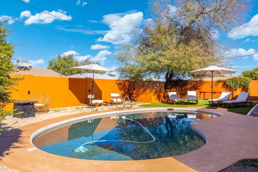 Stylish 6BR Home, Pool, Sleeps 12,Near Old Town