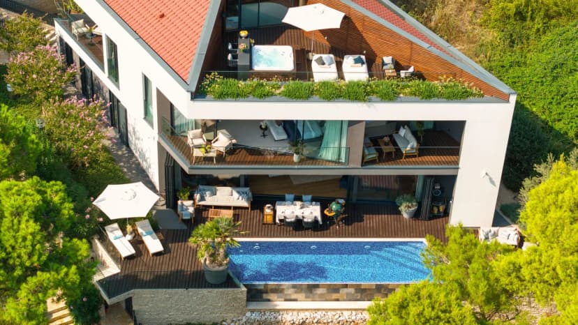 Ultra Luxury Beachfront Retreat With Spa