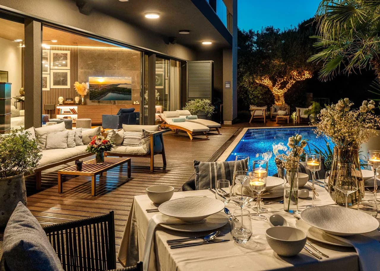 Ultra Luxury Beachfront Retreat With Spa photo 2